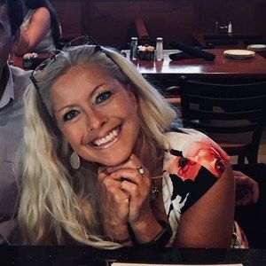 Meet your Posher, Dee-dee